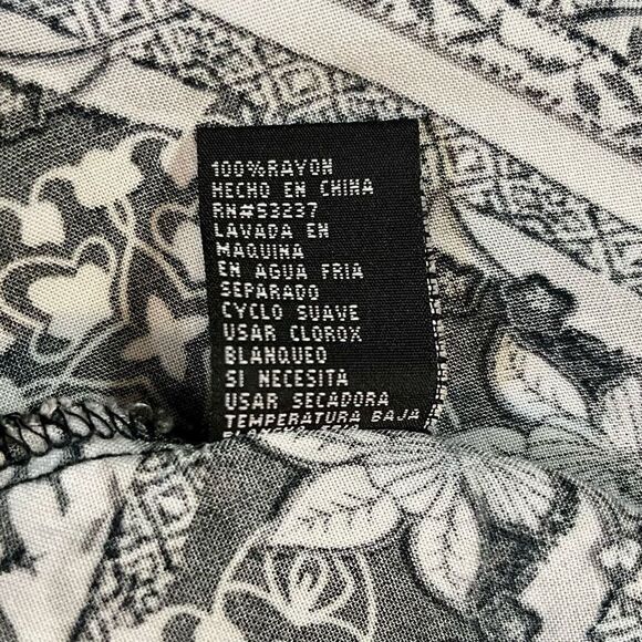 Unique Spectrum Women’s XL Geometric Patterned Blouse - Picture 10 of 11